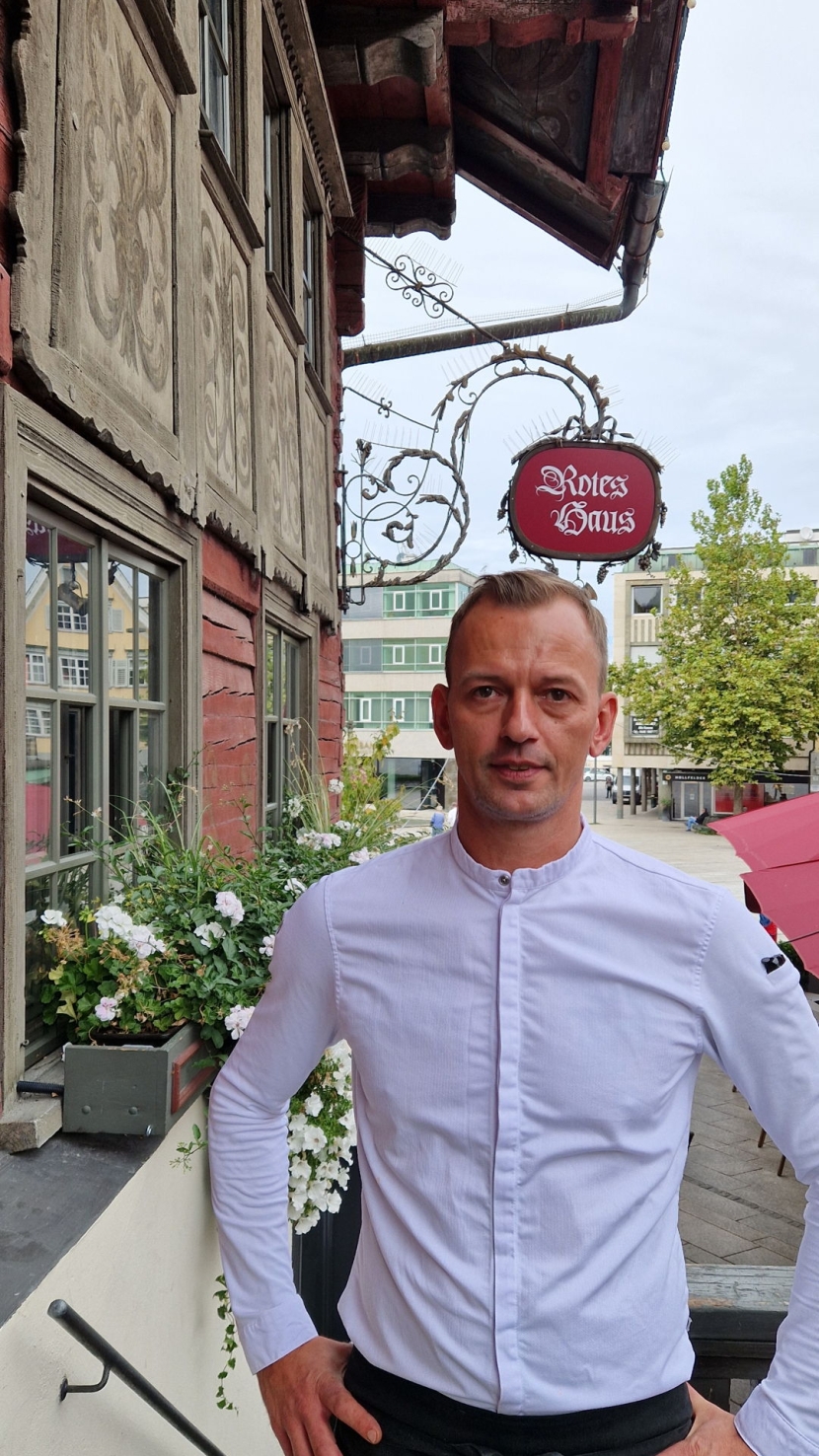 Rotes Haus Story Premium Story des Monats